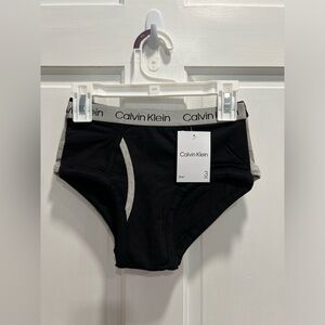 CALVIN KLEIN NWT Cotton Stretch Assorted Briefs 3 Pack Black Grey SIZE 8/10 BOYS